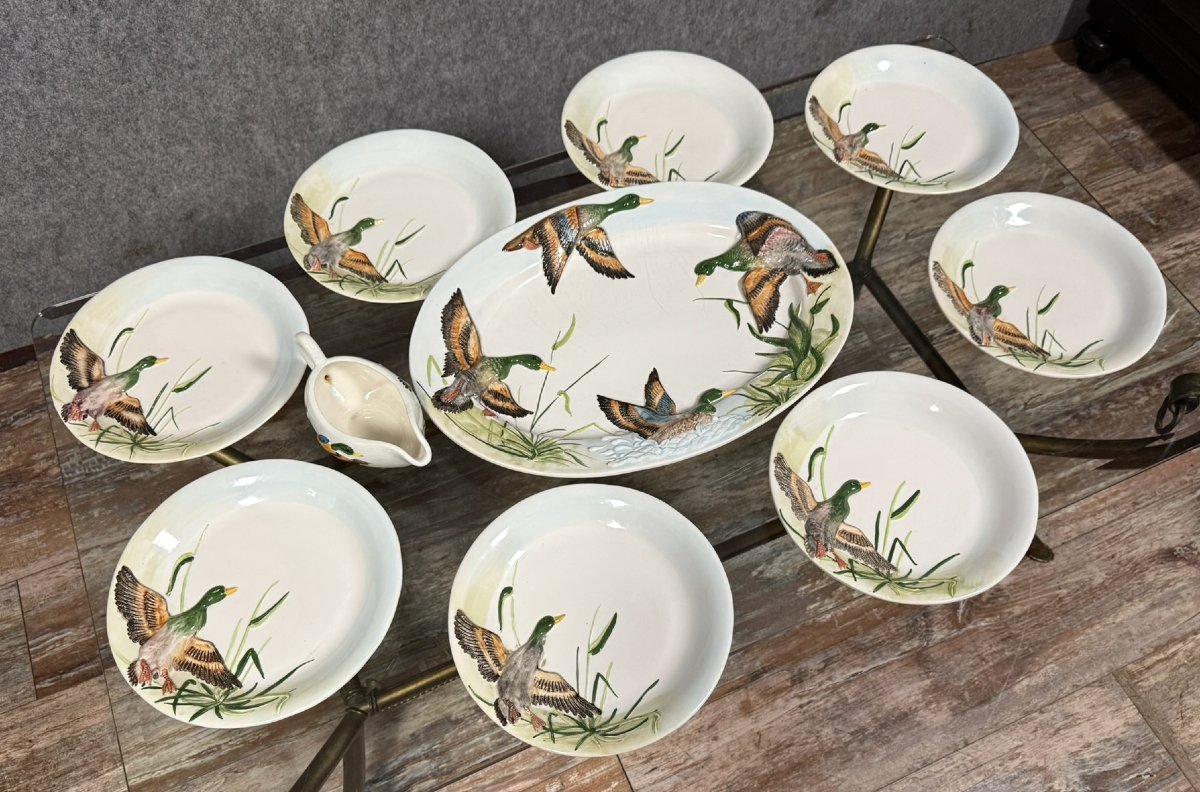 Porcelain Dinner Service With Embossed Ducks -photo-1