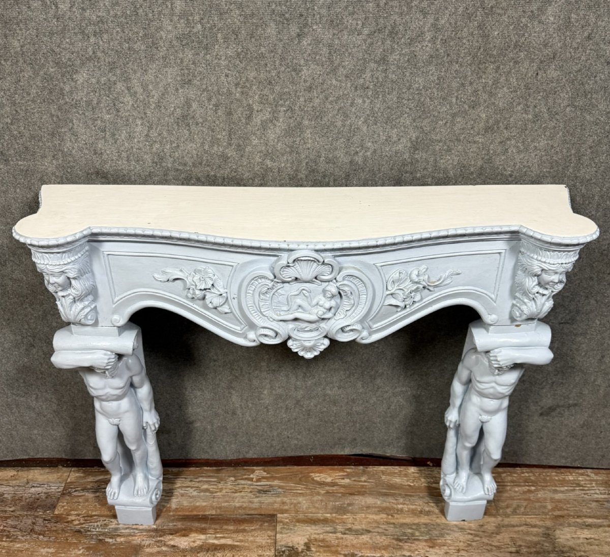 Del Torrione: Renaissance Style Castle Fireplace In Painted Plaster-photo-1