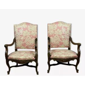 Importante Paire De Fauteuils Louis XV En Noyer 