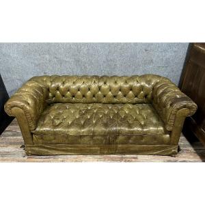 Important Canapé Chesterfield En Cuir De Couleur Vert 