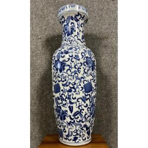 Monumental Vase En Porcelaine De Chine Bleu Et Blanc à Décor De Fleurs / H95cm