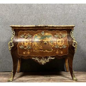 Commode Sauteuse Galbée Estampillée En Marqueterie De Bois Précieux Style Louis XV Vers 1850