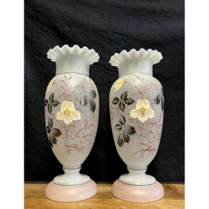 Paire De Vases A Collerette En Verre Opalin époque Art Nouveau 