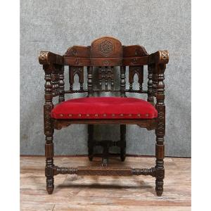 Fauteuil De Bureau Syrien En Noyer Massif Entièrement Sculpté Circa 1850