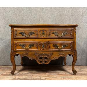 Commode Sauteuse Arlésienne En Noyer Massif Vers 1750