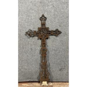 Important Calvary Cross From The Napoleon III Period In Cast Iron Topped With The Virgin In Prayer