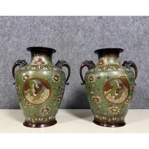 Chine XIX ème : Très Importante Paire De Vases En Bronze à Décor d'émaux Cloisonnés