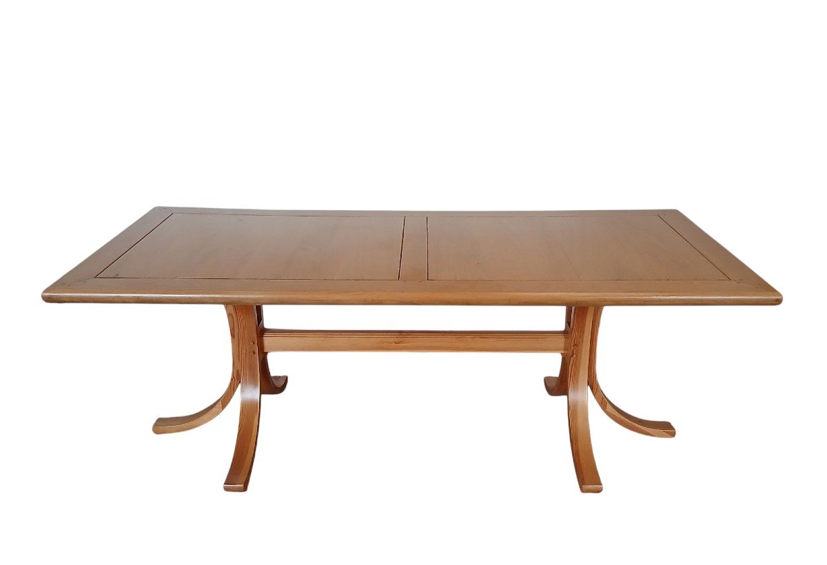 Table De Style Scandinave 