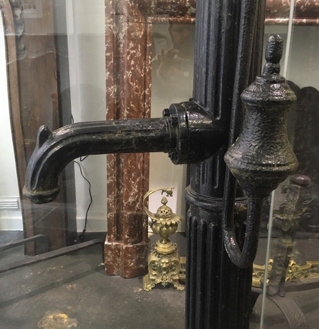 Large 18th Century Fountain Arm Pump-photo-1