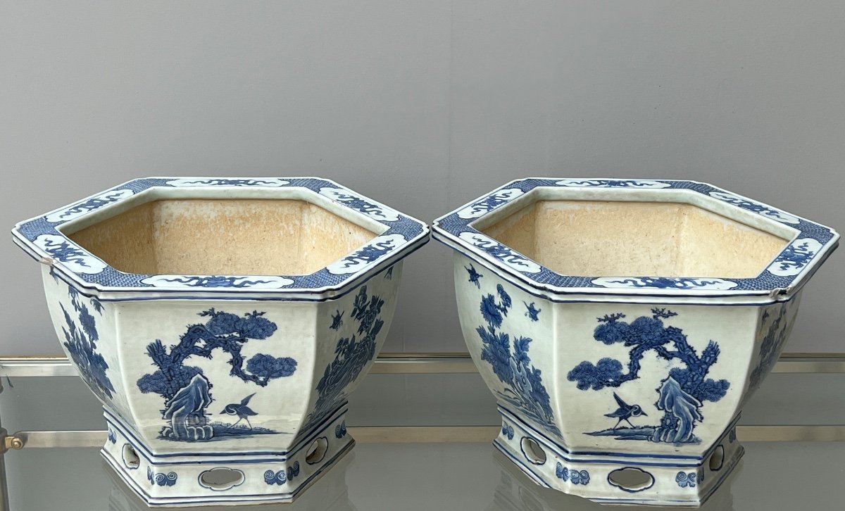 Paire De Jardinières 19e Siècle En Porcelaine De Chine Bleu Et Blanc-photo-1