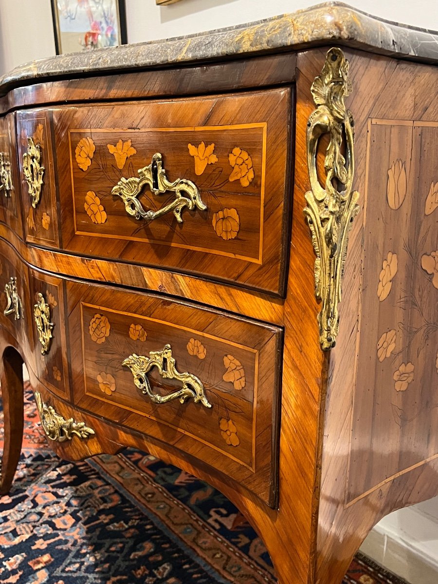 Louis XV Curved Sauteuse Chest Of Drawers In Stamped Marquetry -photo-1