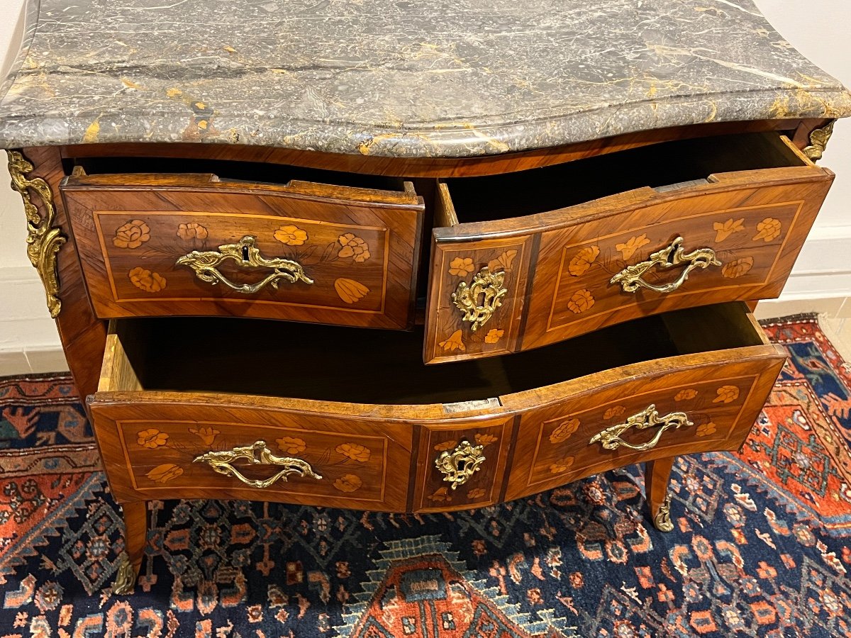 Louis XV Curved Sauteuse Chest Of Drawers In Stamped Marquetry -photo-3