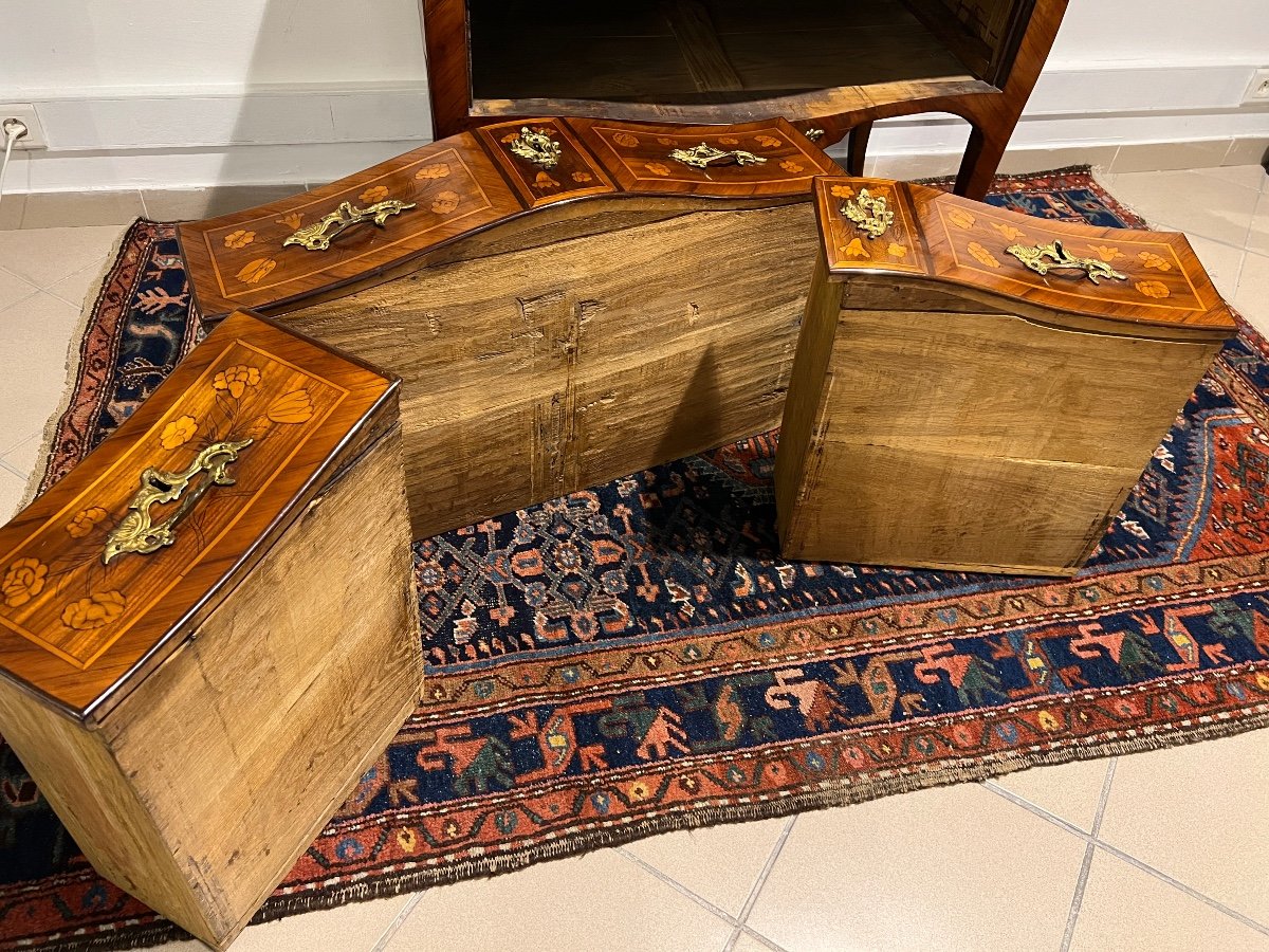 Louis XV Curved Sauteuse Chest Of Drawers In Stamped Marquetry -photo-5