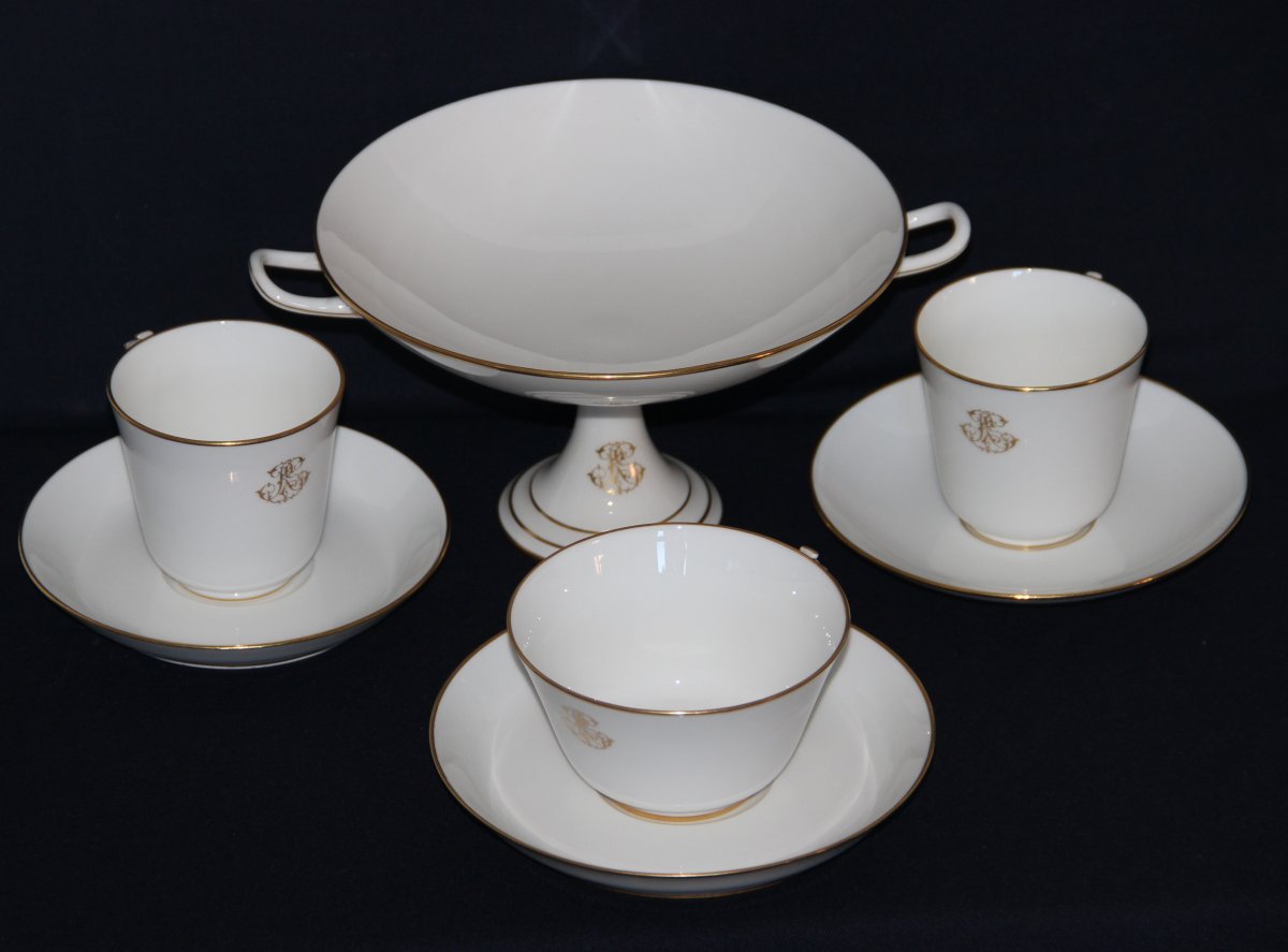 Tasses & Coupe En Porcelaine Blanche de Sevres  à Filets Or