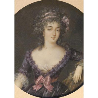 François Dumont (1751-1831) attr. à, Portrait de femme, miniature sur ivoire, fin du XVIIIe s.