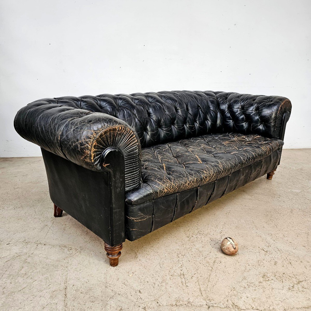 Chesterfield Leather Sofa-photo-1