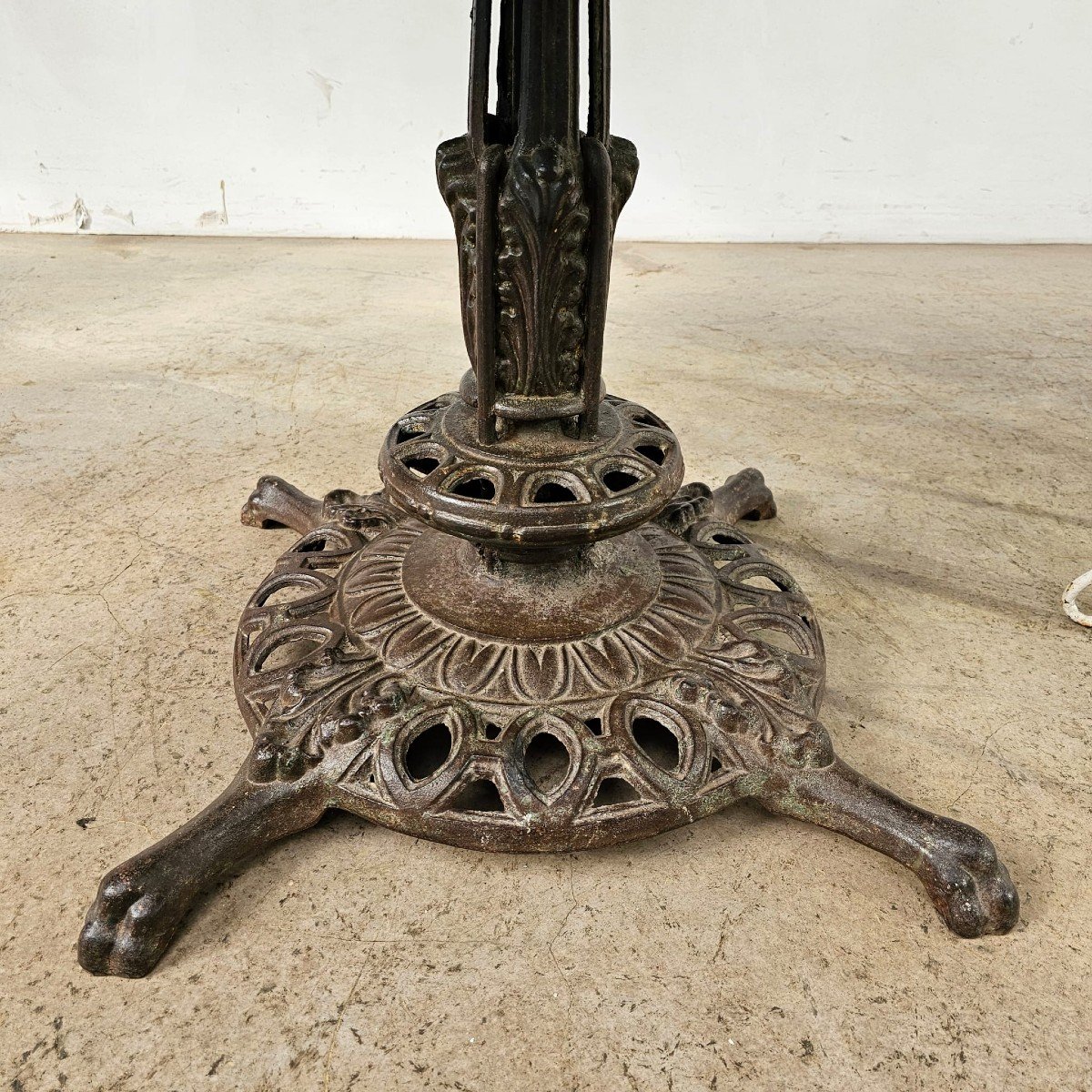 19th Century Cast Iron Garden Pedestal Table-photo-2