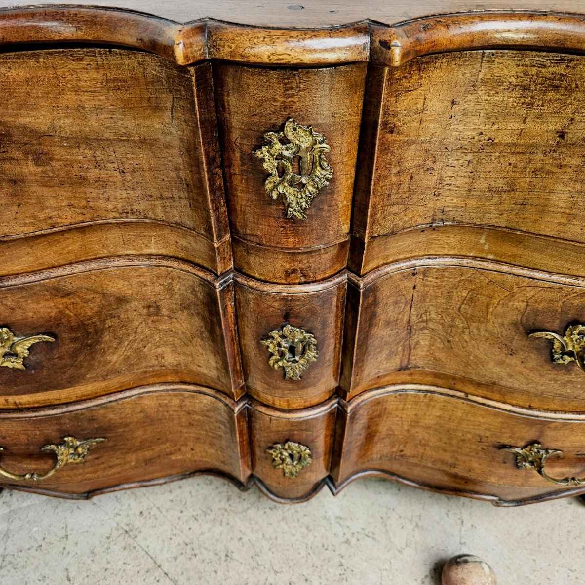 18th Century Walnut Crossbow Chest Of Drawers-photo-6