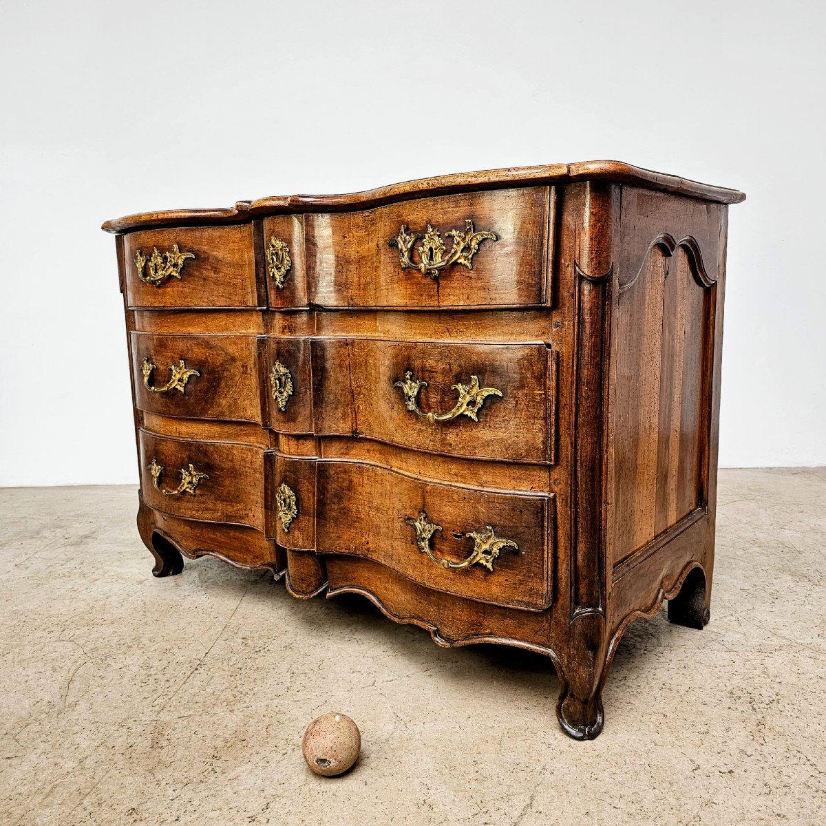 18th Century Walnut Crossbow Chest Of Drawers