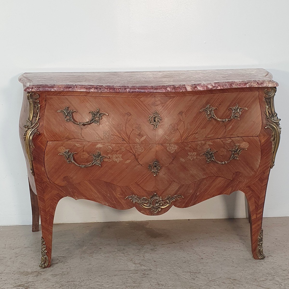 Commode sauteuse galbée de st LXV