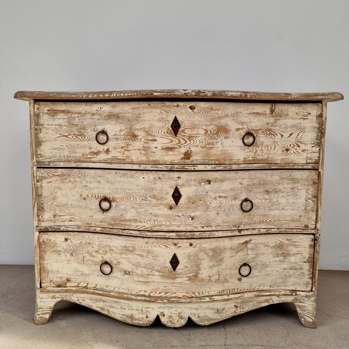 18th Century Curved Chest Of Drawers