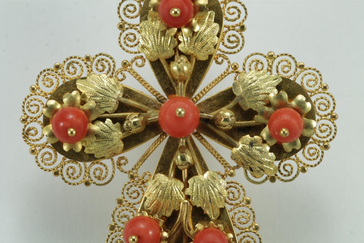 Antique Gold Filigree Coral Cross-photo-2
