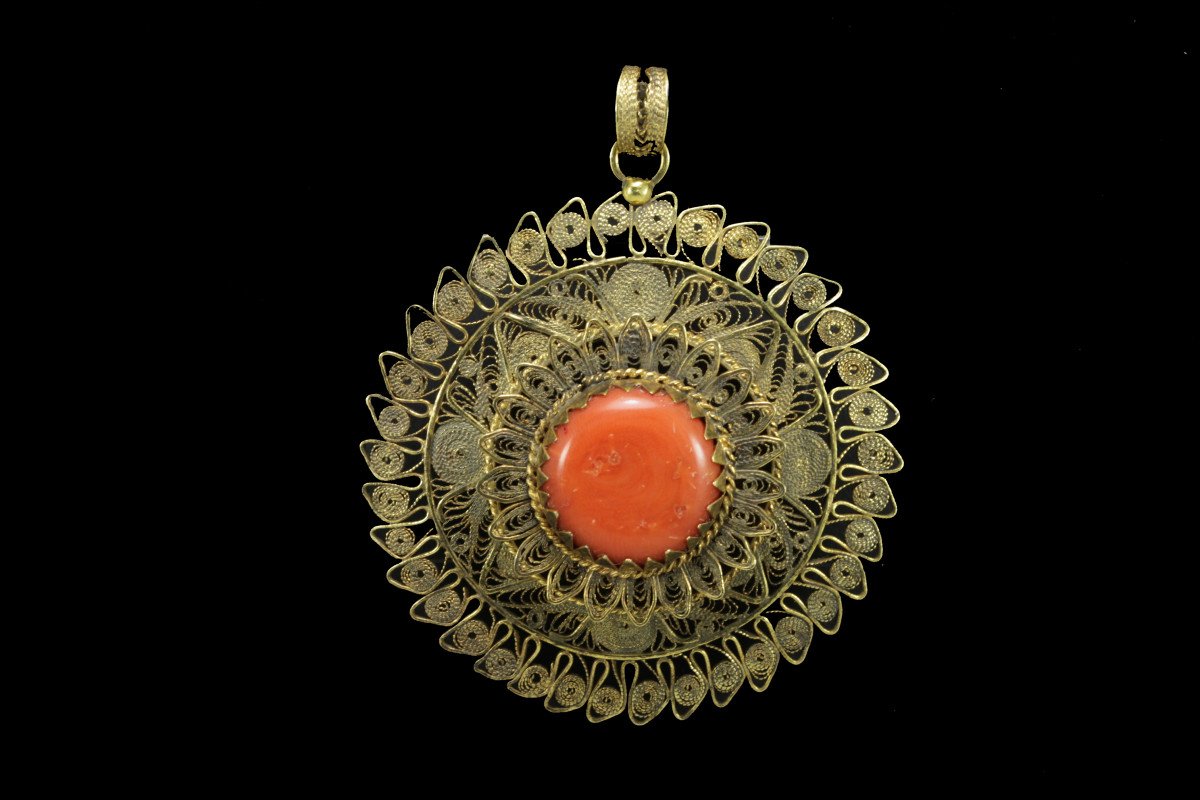 Antique Gold Filigree Coral Pendant-photo-2