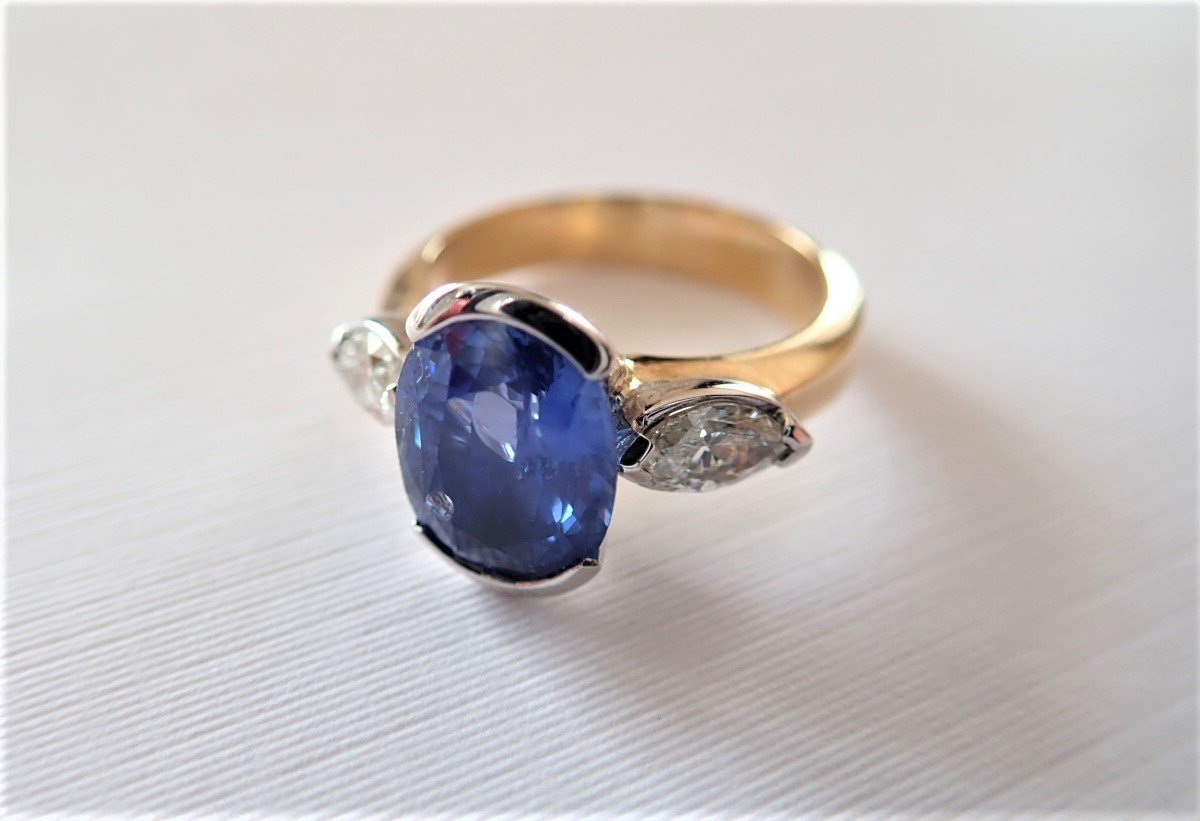 Sapphire And Diamonds 18k Gold Ring