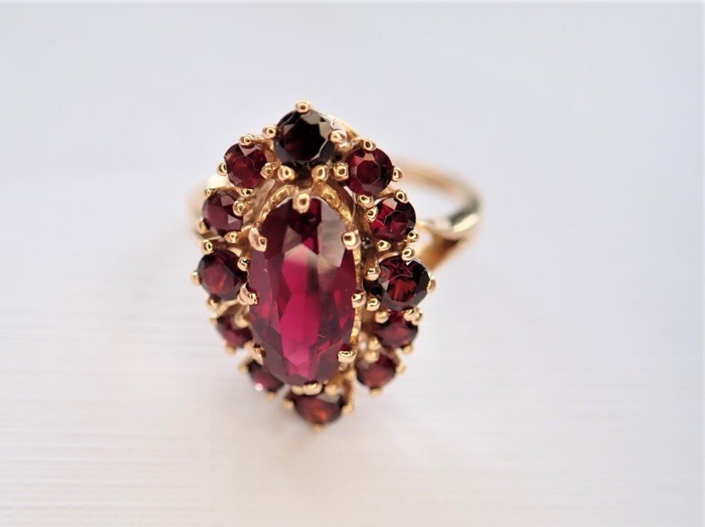 18k Gold Garnet Ring