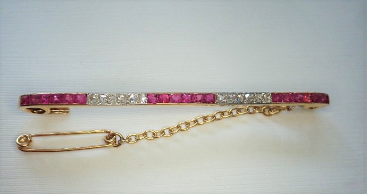 Art Deco Diamond And Ruby Brooch In 18 Carat Gold-photo-1