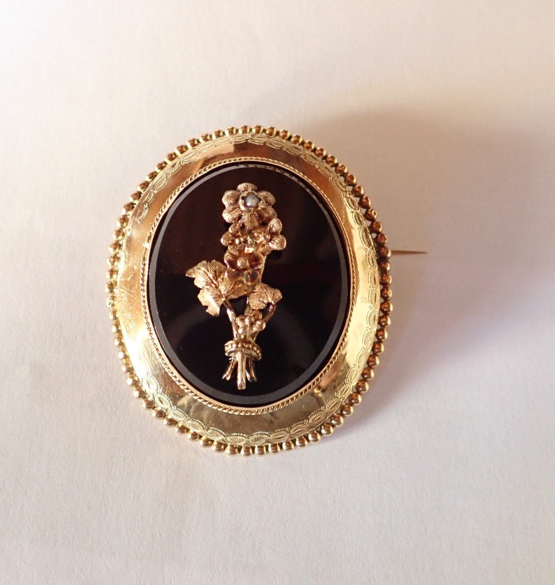 Napoleon III 18-carat Gold Onyx Brooch