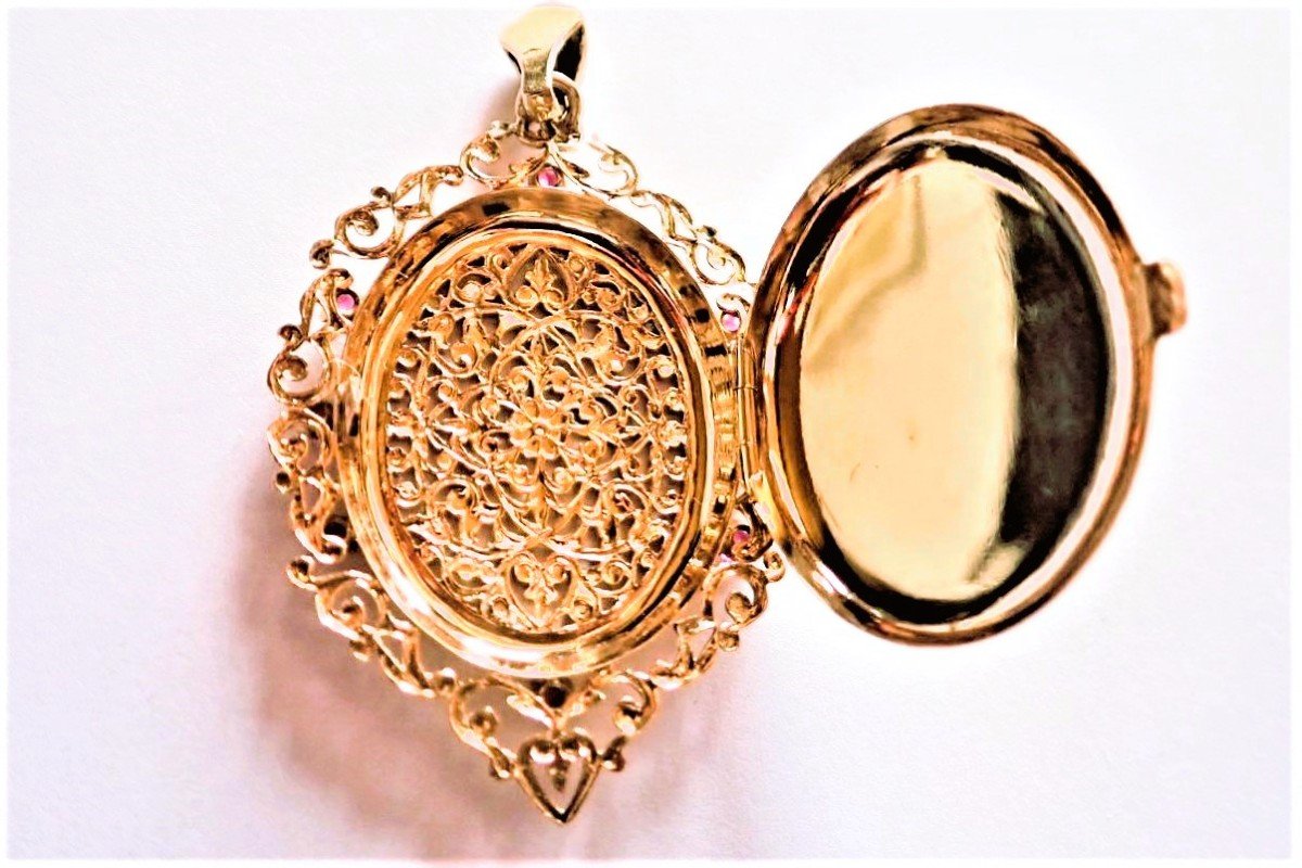 18k Gold Opening Photo Holder Pendant-photo-2