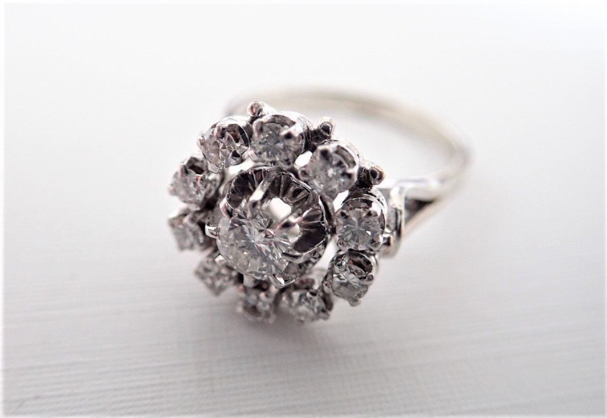 Daisy Diamond Ring In 18k White Gold-photo-2