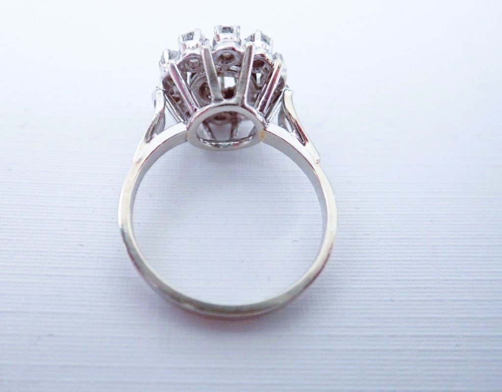 Daisy Diamond Ring In 18k White Gold-photo-3