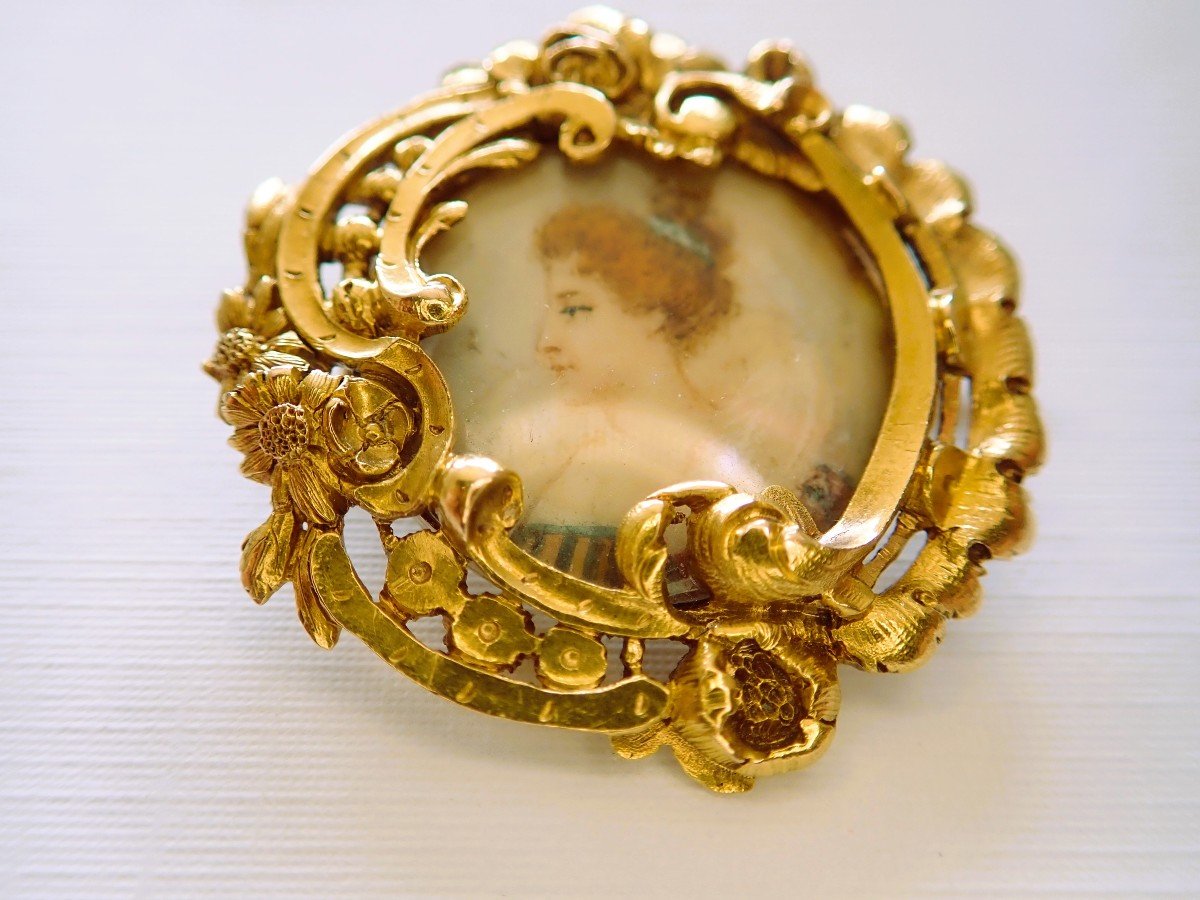 Miniature broche Art Déco or 18 carats