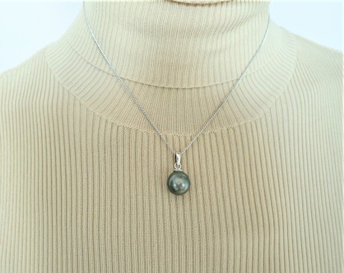 18 Carat White Gold Tahitian Pearl Pendant