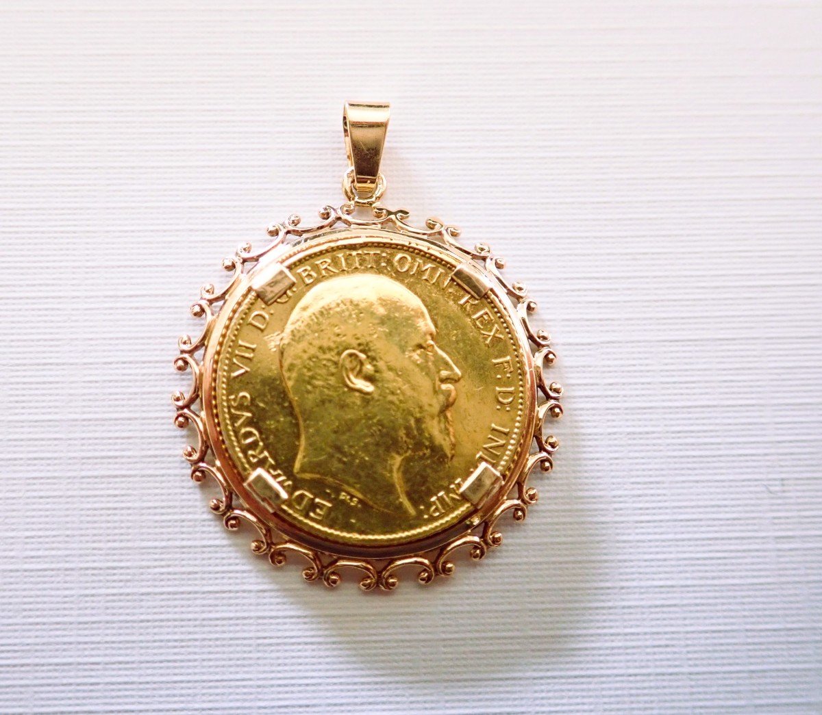 Pendant Set With A Half Gold Sovereign