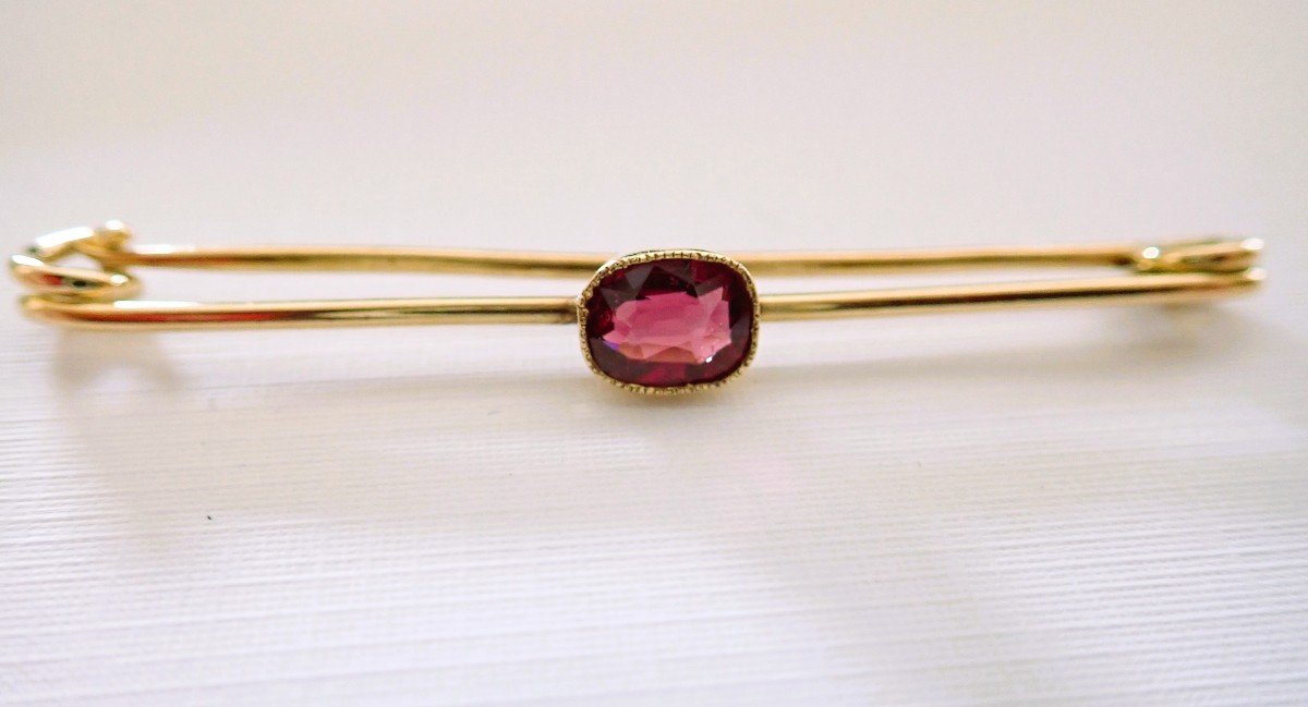 Art Deco Garnet Brooch 18 Carat Gold