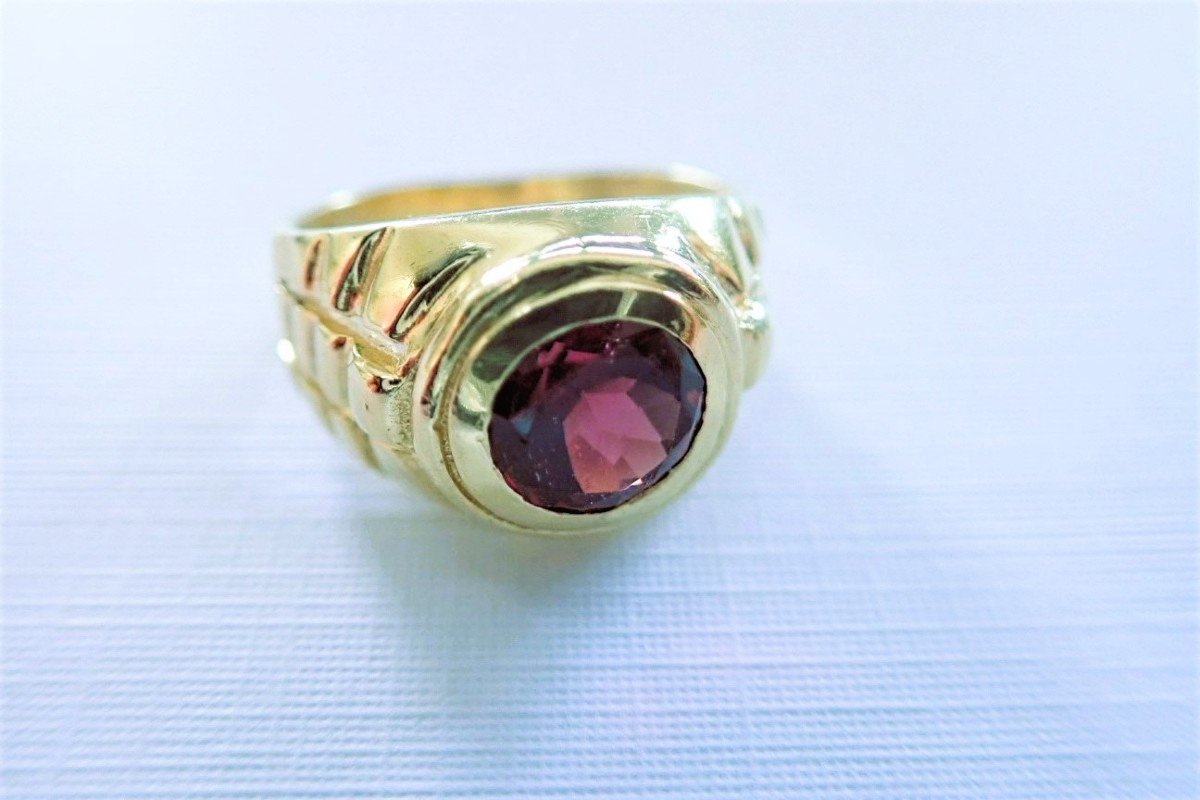 Vintage Signet Ring Set With A Garnet In 18 Carat Gold -photo-3