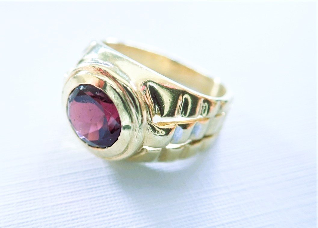 Vintage Signet Ring Set With A Garnet In 18 Carat Gold 