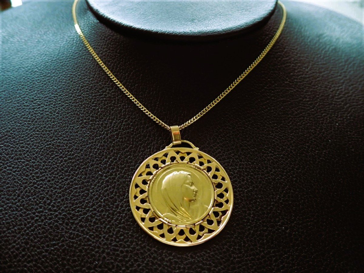 18 Carat Gold Holy Virgin Medal