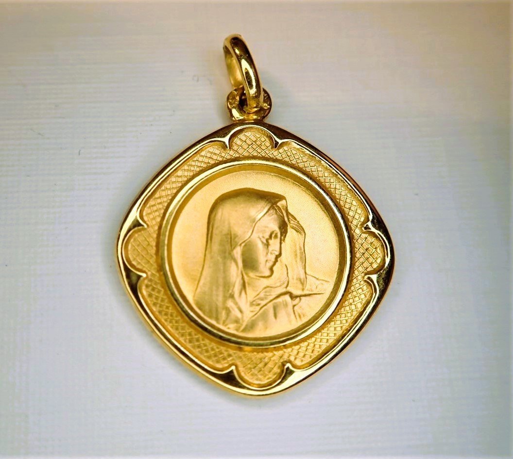 Medaille Sainte Vierge  or 18 carats