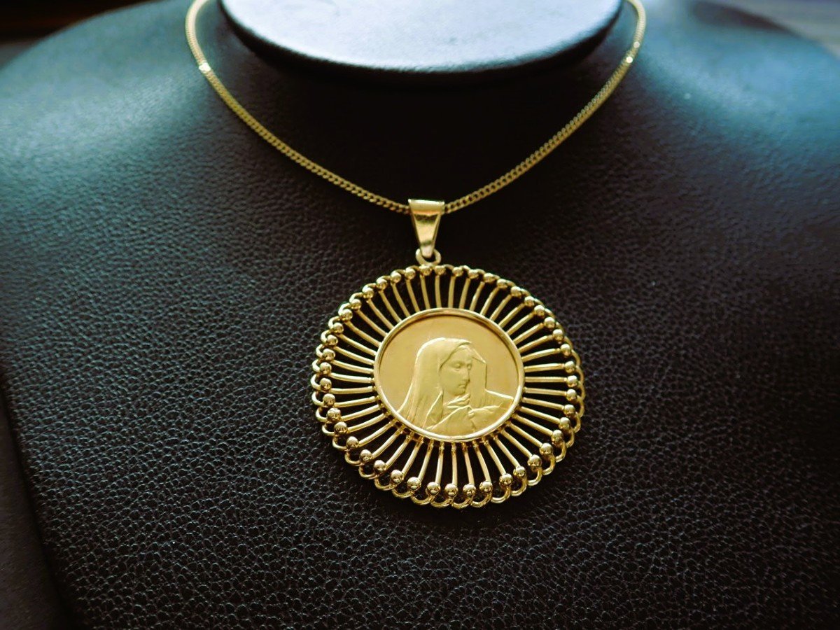 18 Carat Gold Holy Virgin Medal