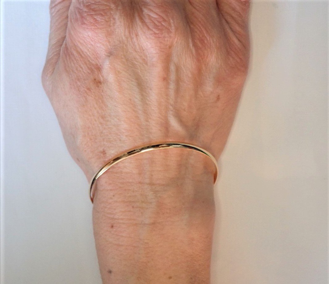 Half Bangle Bracelet In 18 Carat Gold-photo-3