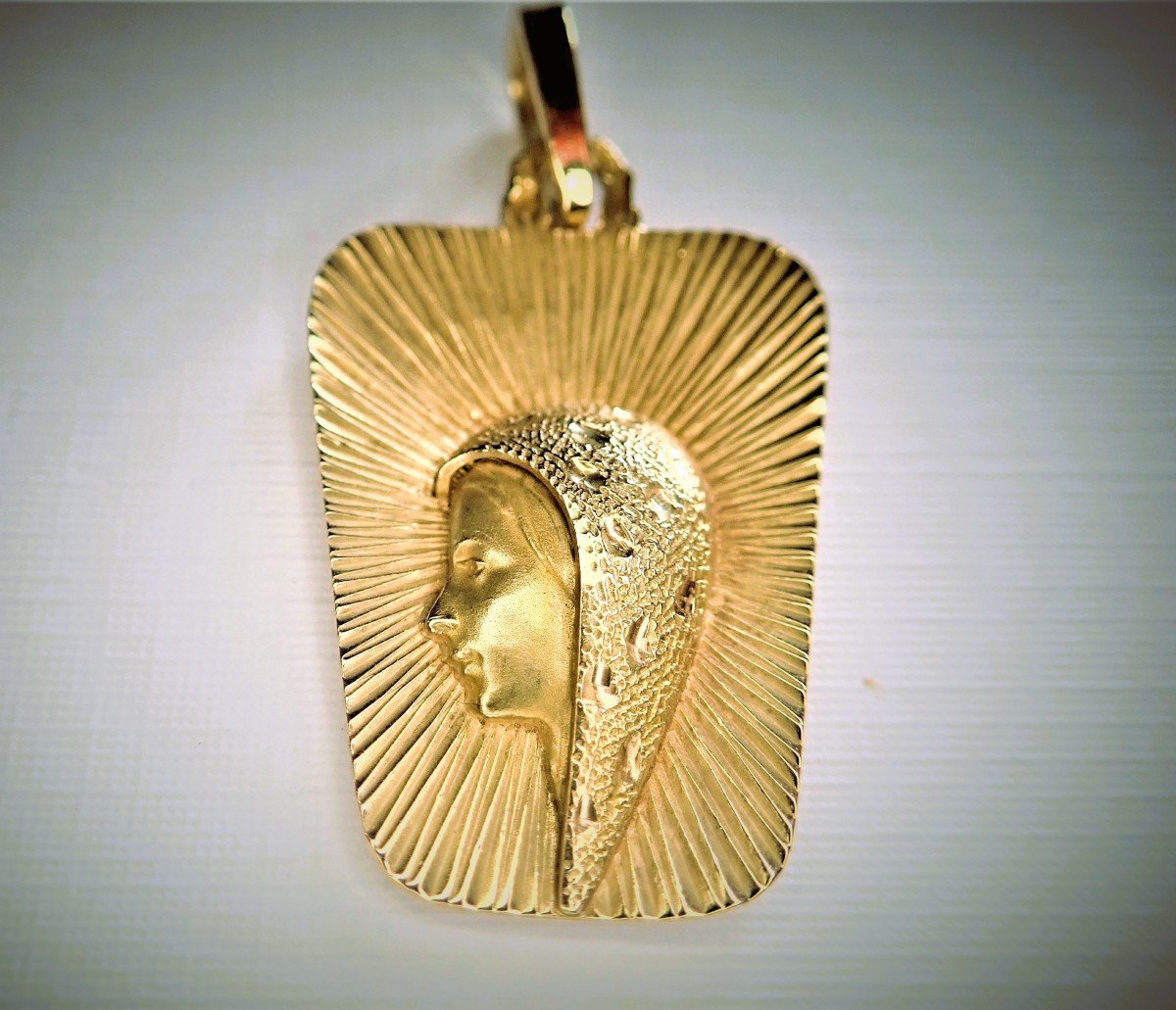 18 Carat Gold Holy Virgin Medal