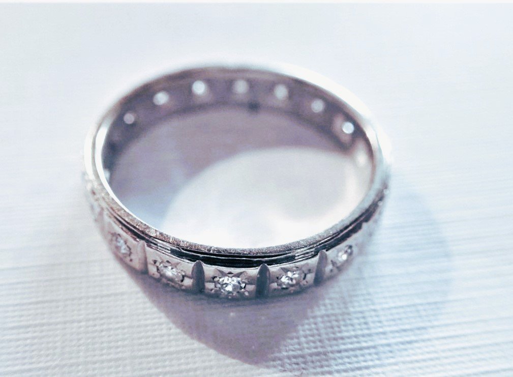 American Wedding Ring In White Gold Set With Diamonds-photo-2