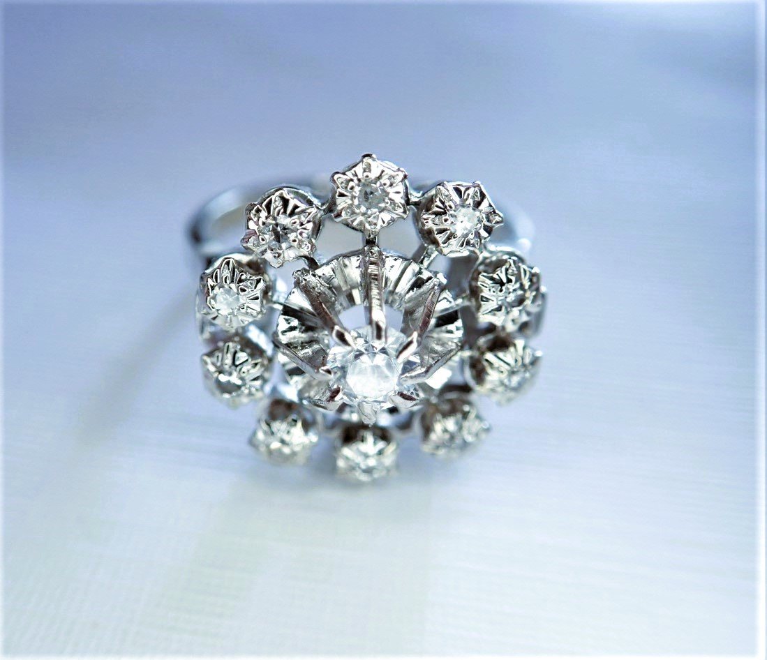 Marguerite Ring With Diamonds In 18 Carat White Gold-photo-2