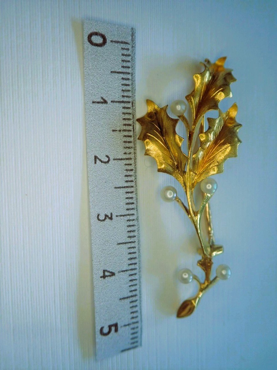 Art Deco Holly Branch Brooch In 18k Gold-photo-2