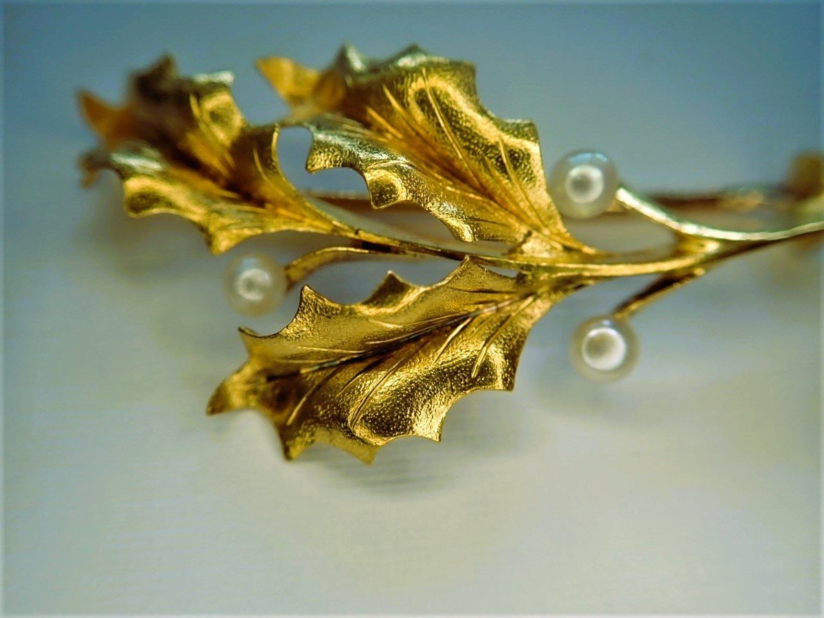 Art Deco Holly Branch Brooch In 18k Gold-photo-4