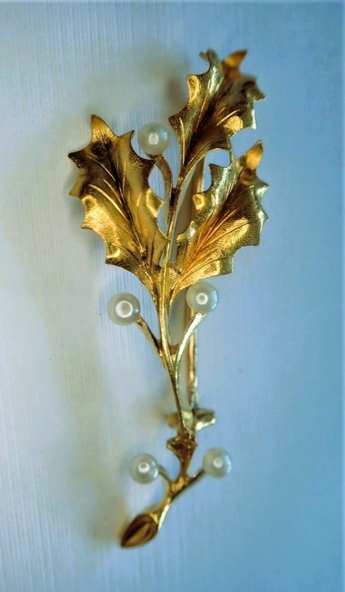 Art Deco Holly Branch Brooch In 18k Gold